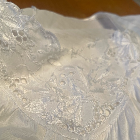 Hanro Switzerland 100% cotton Elegant White Lace Nightgown, size Large - Picture 2 of 7